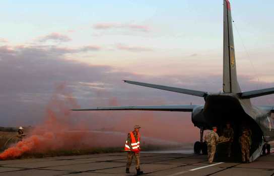 Новини Вінниці / На військовому аеродромі під Вінницею льотчики, курсанти та пожежні гасили «липове» загорання літака (ФОТО) 
