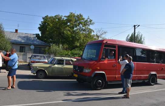 Новини Вінниці / У Тростянці Вінницької області місцеві мешканці перекрили дорогу і планують «диверсію» на спиртзаводі