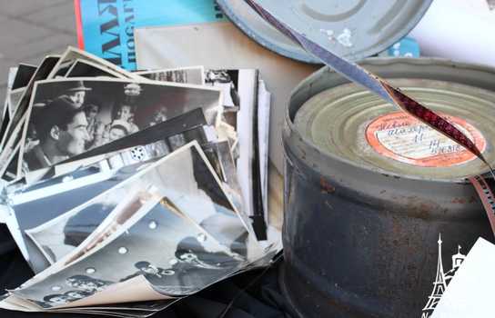 Новини Вінниці / Із «червоною доріжкою», ретро-кіноапаратом та давньою плівкою у центрі Вінниці відзначили День українського кіно (ФОТО, ВІДЕО) 