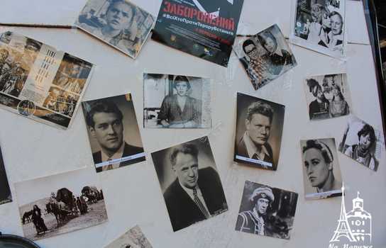 Новини Вінниці / Із «червоною доріжкою», ретро-кіноапаратом та давньою плівкою у центрі Вінниці відзначили День українського кіно (ФОТО, ВІДЕО) 