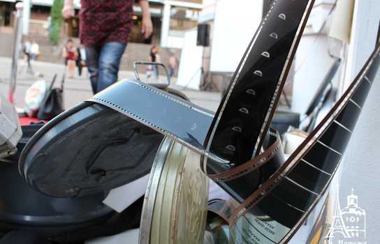 Новини Вінниці / Із «червоною доріжкою», ретро-кіноапаратом та давньою плівкою у центрі Вінниці відзначили День українського кіно (ФОТО, ВІДЕО) 