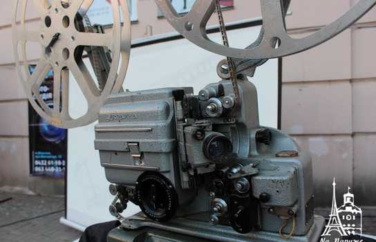 Новини Вінниці / Із «червоною доріжкою», ретро-кіноапаратом та давньою плівкою у центрі Вінниці відзначили День українського кіно (ФОТО, ВІДЕО) 