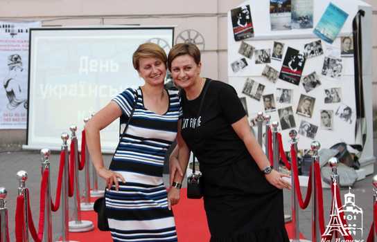 Новини Вінниці / Із «червоною доріжкою», ретро-кіноапаратом та давньою плівкою у центрі Вінниці відзначили День українського кіно (ФОТО, ВІДЕО) 