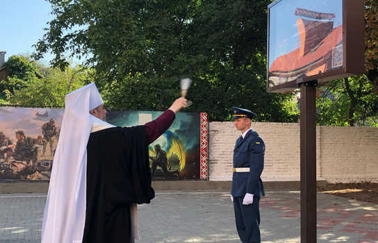 Новини Вінниці / У Вінниці пройшло офіційне відкриття стели загиблим на Донбасі медикам (ФОТО)