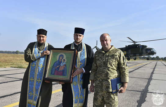 Новини Вінниці / Навколо Вінниці на борту гвинтокрила облетіла ікона Божої Матері «Вінницько-Рожецька» (ФОТО)