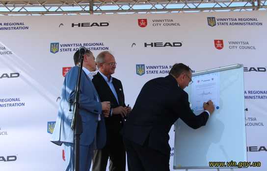 Новини Вінниці / На Вінниччині розпочали будівництво заводу по виробництву спортивних товарів компанії «HEAD» (ФОТО)
