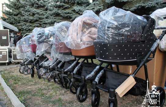 Новини Вінниці / Зворушливе освідчення на сцені, подарунки новонародженим від мерії та драйв від Федишин, Шурова і «Ляпіса»: як у Вінниці завершили святкувати День міста (ФОТО, ВІДЕО) 