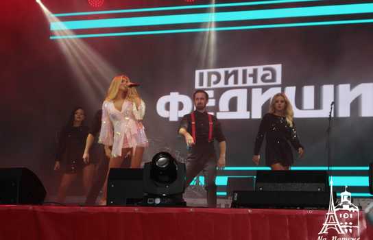 Новини Вінниці / Зворушливе освідчення на сцені, подарунки новонародженим від мерії та драйв від Федишин, Шурова і «Ляпіса»: як у Вінниці завершили святкувати День міста (ФОТО, ВІДЕО) 