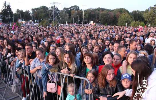 Новини Вінниці / Зворушливе освідчення на сцені, подарунки новонародженим від мерії та драйв від Федишин, Шурова і «Ляпіса»: як у Вінниці завершили святкувати День міста (ФОТО, ВІДЕО) 
