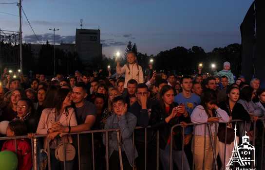 Новини Вінниці / Зворушливе освідчення на сцені, подарунки новонародженим від мерії та драйв від Федишин, Шурова і «Ляпіса»: як у Вінниці завершили святкувати День міста (ФОТО, ВІДЕО) 