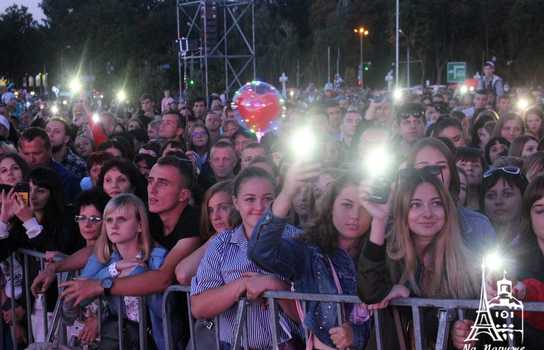 Новини Вінниці / Зворушливе освідчення на сцені, подарунки новонародженим від мерії та драйв від Федишин, Шурова і «Ляпіса»: як у Вінниці завершили святкувати День міста (ФОТО, ВІДЕО) 