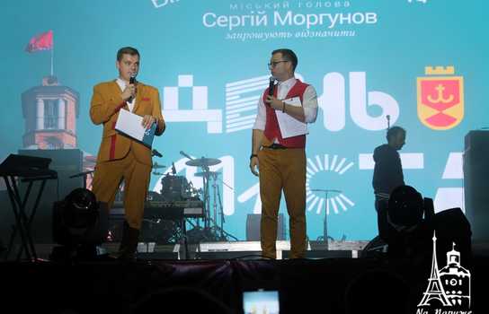 Новини Вінниці / Зворушливе освідчення на сцені, подарунки новонародженим від мерії та драйв від Федишин, Шурова і «Ляпіса»: як у Вінниці завершили святкувати День міста (ФОТО, ВІДЕО) 