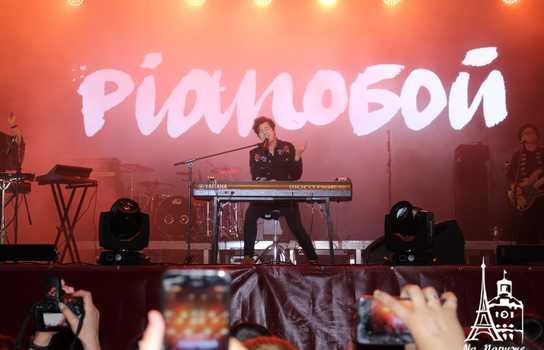 Новини Вінниці / Зворушливе освідчення на сцені, подарунки новонародженим від мерії та драйв від Федишин, Шурова і «Ляпіса»: як у Вінниці завершили святкувати День міста (ФОТО, ВІДЕО) 