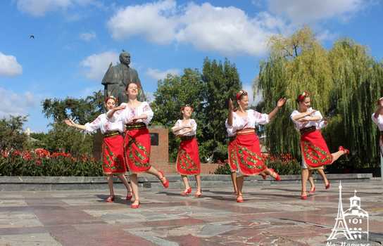 Новини Вінниці / На День народження письменника у Вінниці урочисто нагородили цьогорічних лауреатів Всеукраїнської премії імені Коцюбинського (ФОТО)
