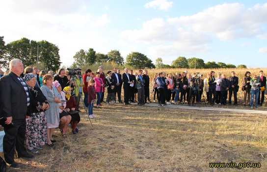 Новини Вінниці / На Вінниччині відкрили меморіал на честь пам’яті жертв Голокосту, на черзі інші (ФОТО)