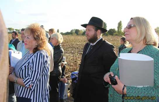 Новини Вінниці / На Вінниччині відкрили меморіал на честь пам’яті жертв Голокосту, на черзі інші (ФОТО)