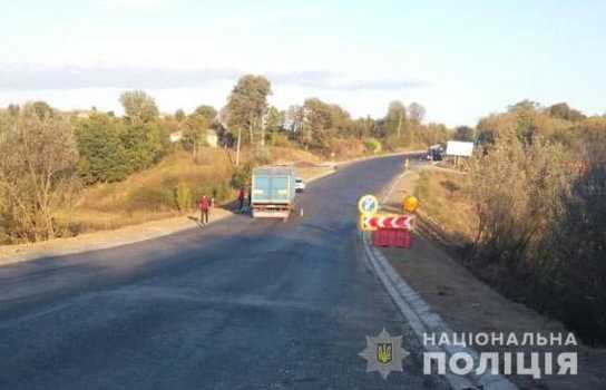 Новини Вінниці / Три автівки та рейсовий автобус протаранила вантажівка на Вінниччині: госпіталізовано четверо людей (ФОТО)