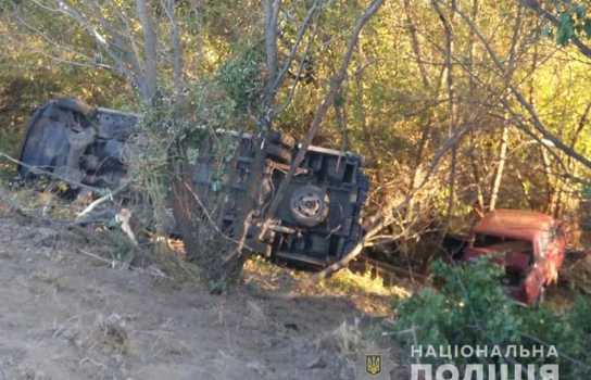 Новини Вінниці / Три автівки та рейсовий автобус протаранила вантажівка на Вінниччині: госпіталізовано четверо людей (ФОТО)