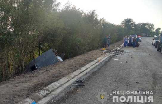 Новини Вінниці / Три автівки та рейсовий автобус протаранила вантажівка на Вінниччині: госпіталізовано четверо людей (ФОТО)