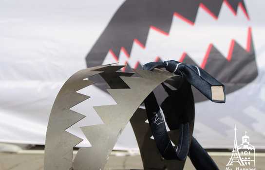 Новини Вінниці / У центрі Вінниці стоять великі капкани, а перехожі пишуть листи в російські тюрми: триває акція на підтримку в’язнів Кремля (ФОТО, ВІДЕО)