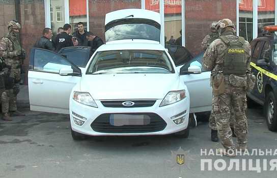 Новини Вінниці /  Вінницькі поліцейські затримали підозрюваного у вимаганні коштів з підприємця (ФОТО, ВІДЕО)