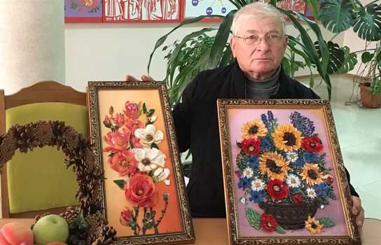 Новини Вінниці / На Вінниччині чоловік знайшов оригінальне застосування відпрацьованим електролампочкам і виготовляє з них картини (ФОТО)