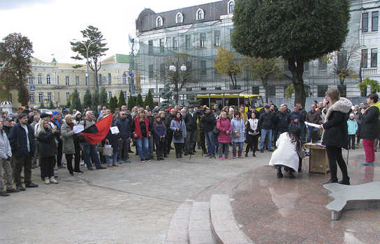 Новини Вінниці / У Вінниці віче «Ні капітуляції» проігнорували політики: чому вінничанам не згодні з «формулою Штайнмаєра» (ФОТО, ВІДЕО)