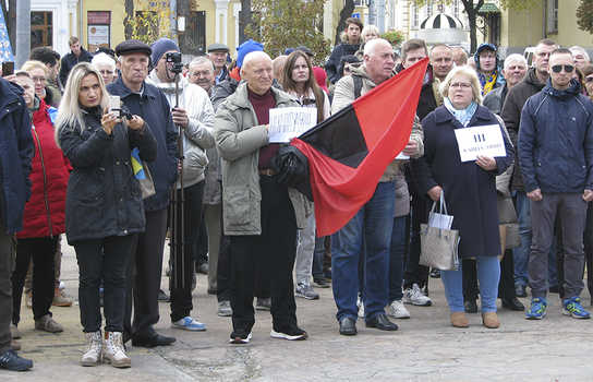Новини Вінниці / У Вінниці віче «Ні капітуляції» проігнорували політики: чому вінничанам не згодні з «формулою Штайнмаєра» (ФОТО, ВІДЕО)