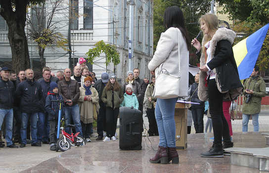 Новини Вінниці / У Вінниці віче «Ні капітуляції» проігнорували політики: чому вінничанам не згодні з «формулою Штайнмаєра» (ФОТО, ВІДЕО)