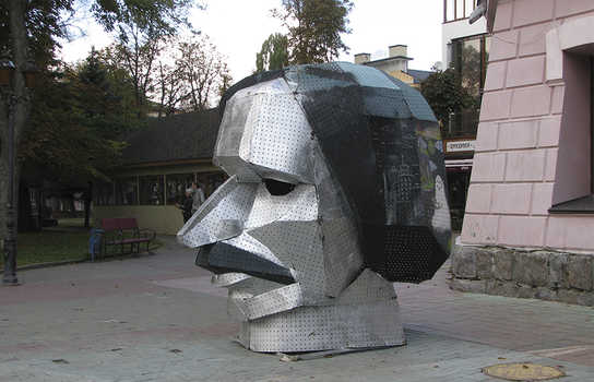 Новини Вінниці / У Вінниці встановили «Голову Гоголя»: місцеві діти стали найбільшими поціновувачами інсталяції (ФОТО)