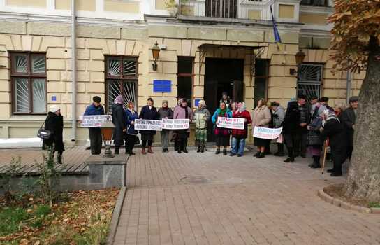 Новини Вінниці / «Просимо суд захистити права більшості громад, які обрали ПЦУ»: у Вінниці селяни пікетували будівлі ОДА і міськсуду (ФОТО, ВІДЕО)