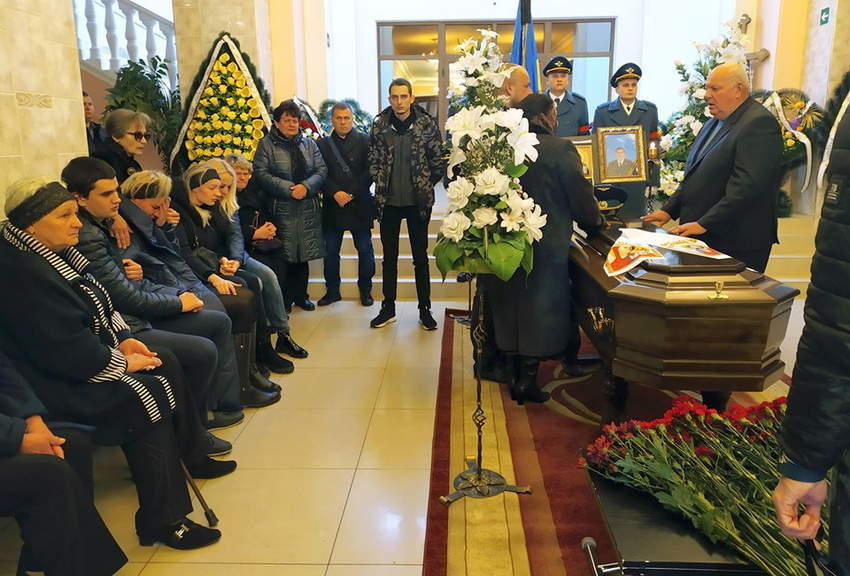 Новини Вінниці / У Вінниці провели в останню путь льотчиків, які загинули в авіакатастрофі на Львівщині (ФОТО)