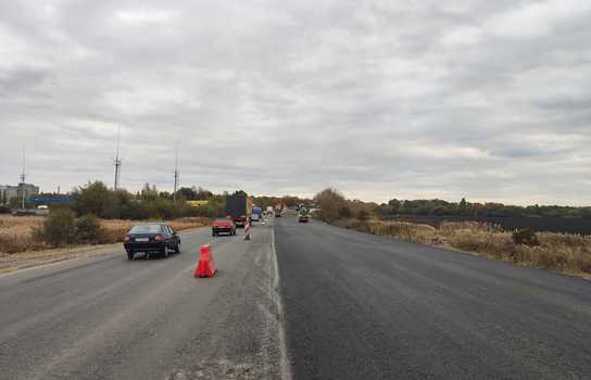 Новини Вінниці / Біля Вінниці капітально ремонтують об’їзну: водіям нагадують про реверсний рух (ФОТО)