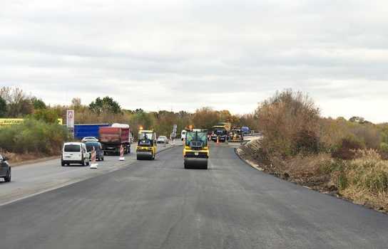 Новини Вінниці / Біля Вінниці капітально ремонтують об’їзну: водіям нагадують про реверсний рух (ФОТО)