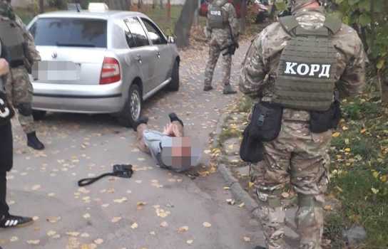 Новини Вінниці / До Вінниці наркотики надходили в дитячих іграшках: поліція викрила постачальників і дилера (ФОТО, ВІДЕО)