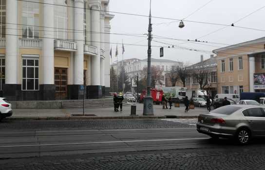 Новини Вінниці / У Вінниці «замінували» будівлю облдержадміністрації та облради (ФОТО, ВІДЕО)