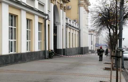 Новини Вінниці / У Вінниці «замінували» будівлю облдержадміністрації та облради (ФОТО, ВІДЕО)