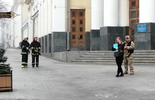 Новини Вінниці / У Вінниці «замінували» будівлю облдержадміністрації та облради (ФОТО, ВІДЕО)