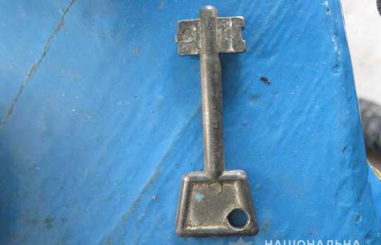 Новини Вінниці / На Вінниччині злодій знайшов «заначку» чоловіка: виніс з хати 25 тисяч гривень (ФОТО) 