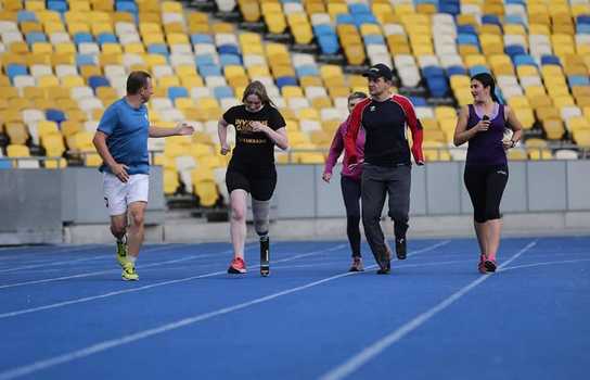 Новини Вінниці / Учасниця бойових дій з Вінниці біжить 10 кілометрів на Марафоні морської піхоти у США (ФОТО)