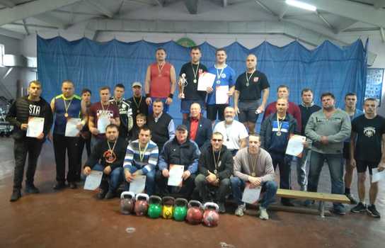 Новини Вінниці / Майор ЗСУ Олексій Кундис з Гнівані 182 рази підняв 32-кілограмову вагу і виграв Кубок Вінниччини з гирьового спорту (ФОТО)