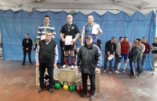 Новини Вінниці / Майор ЗСУ Олексій Кундис з Гнівані 182 рази підняв 32-кілограмову вагу і виграв Кубок Вінниччини з гирьового спорту (ФОТО)
