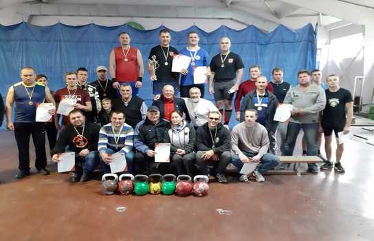 Новини Вінниці / Майор ЗСУ Олексій Кундис з Гнівані 182 рази підняв 32-кілограмову вагу і виграв Кубок Вінниччини з гирьового спорту (ФОТО)