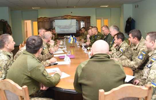 Новини Вінниці / На Вінниччині шведські та українські військові льотчики разом готуються до стандартів НАТО (ФОТО)