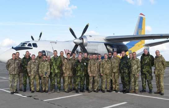 Новини Вінниці / На Вінниччині шведські та українські військові льотчики разом готуються до стандартів НАТО (ФОТО)