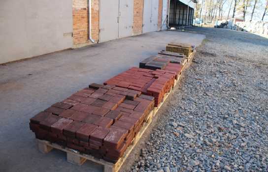 Новини Вінниці / Тротуари в Іллінцях на Вінниччині викладуть плиткою, виготовленою зі сміття (ФОТО)