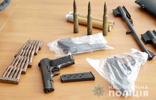 Новини Вінниці / Понад 240 одиниць зброї та 1000 боєприпасів здали до поліції за жовтень мешканці Вінниччини 