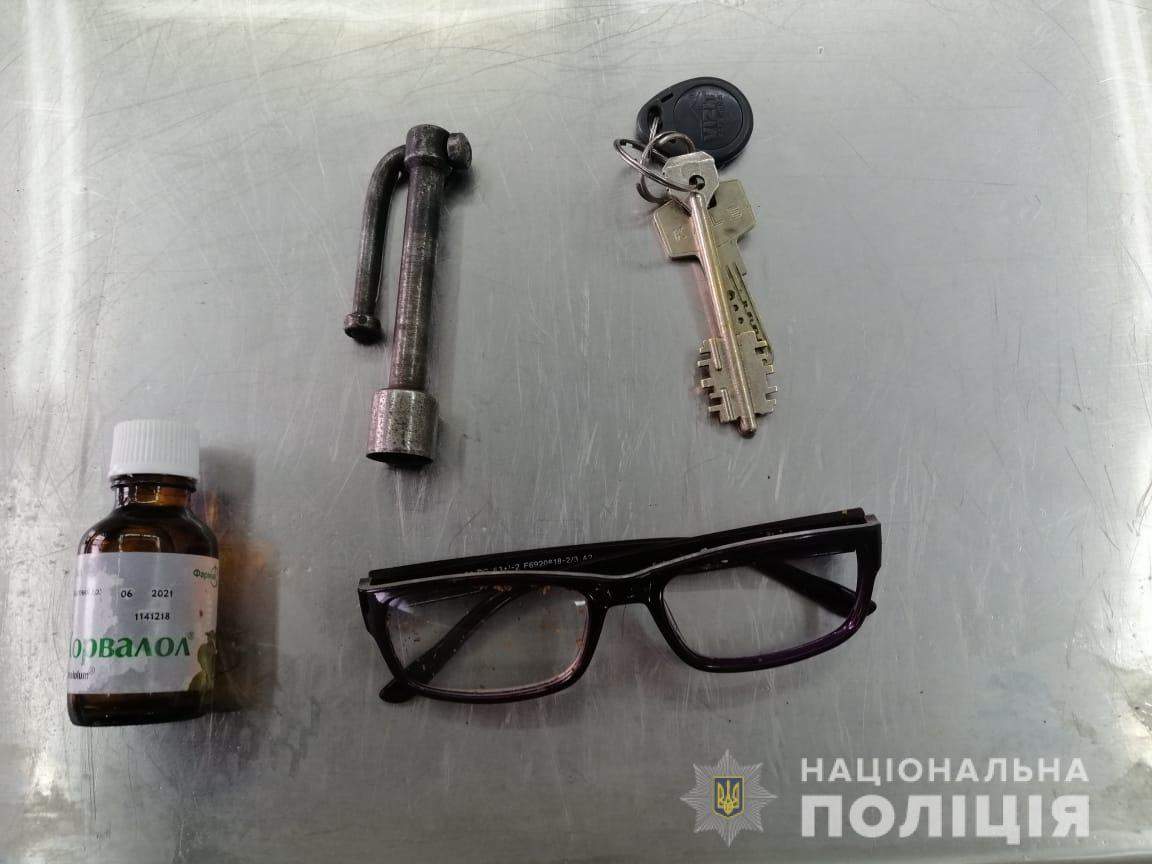 Новини Вінниці / У Вінниці намагаються встановити особу чоловіка, якого мертвим знайшли на вокзалі (ФОТО)