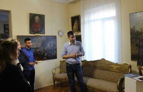 Новини Вінниці / У Вінницькому обласному художньому музеї показали "Кримську татарку" севастопольського митця (ФОТО)