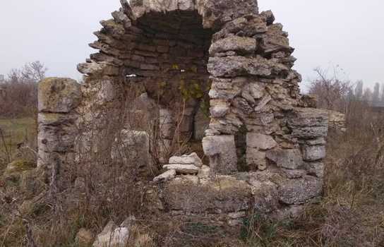 Новини Вінниці / Залишки кам’яної споруди на Вінниччині можуть бути мавзолеєм «золотоординського періоду» (ФОТО)